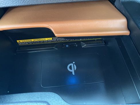 Used 2022 Toyota Avalon Limited image 19