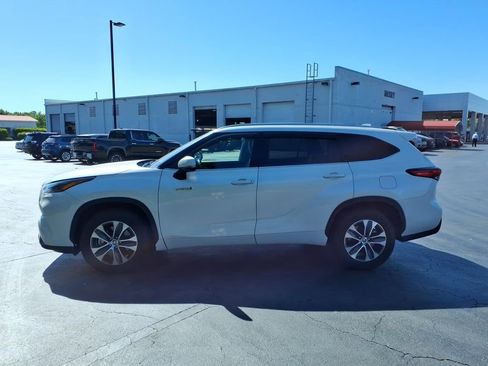 Used 2021 Toyota Highlander XLE image 6