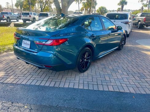 Used 2025 Toyota Camry SE image 5
