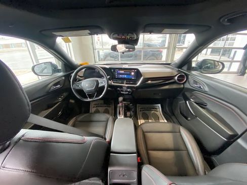 Used 2024 Chevrolet Trax RS w/ Sunroof Package image 15