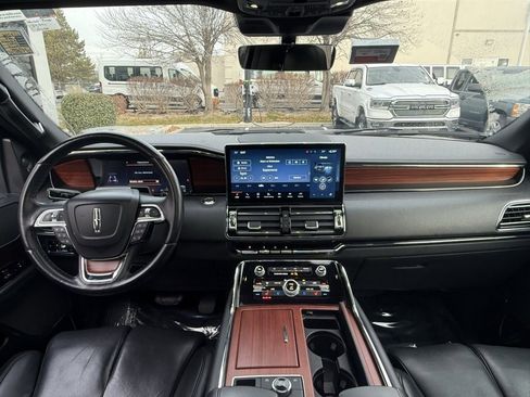 Used 2024 Lincoln Navigator Reserve image 21