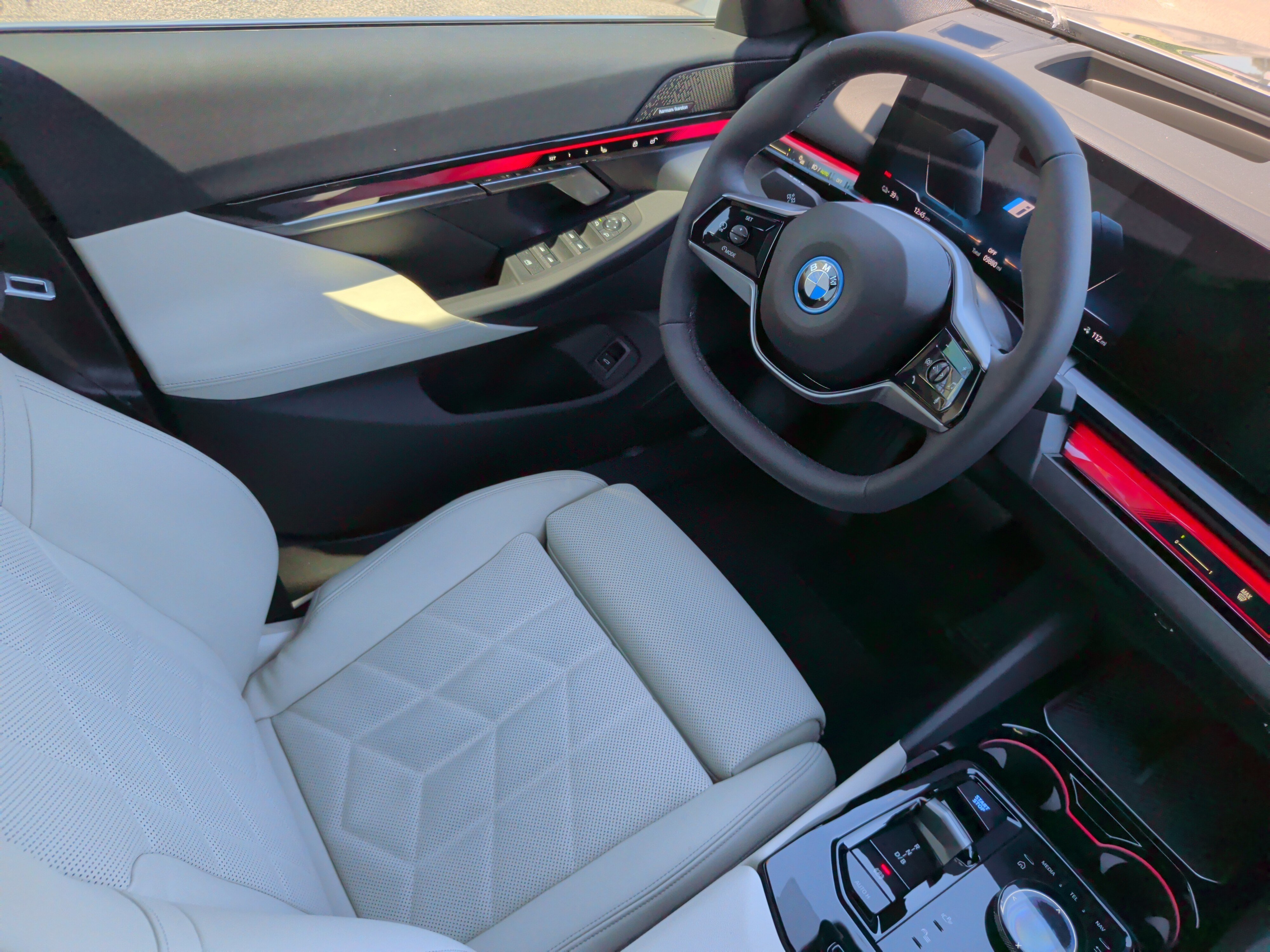 Certified 2024 BMW i5 eDrive40i w/ Premium Package RWD image 36