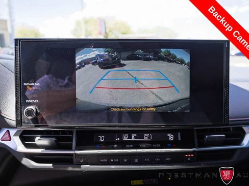 Used 2025 Toyota Sienna XSE FWD image 4