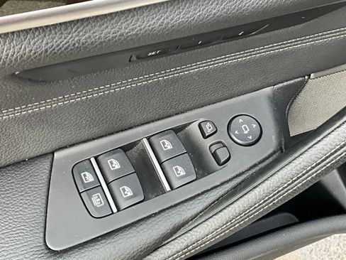 Used 2017 BMW 540i xDrive image 32