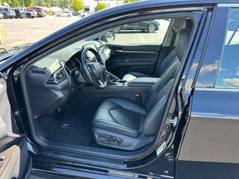 Used 2023 Toyota Camry XSE FWD image 13