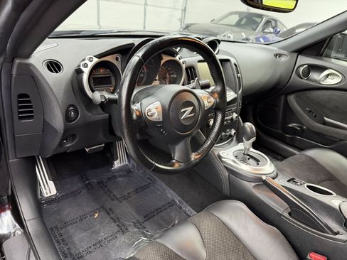 Used 2020 Nissan 370Z Touring Sport image 17
