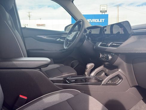 Used 2025 Chevrolet TrailBlazer LT AWD/4WD image 18