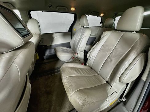 Used 2011 Toyota Sienna XLE FWD image 24