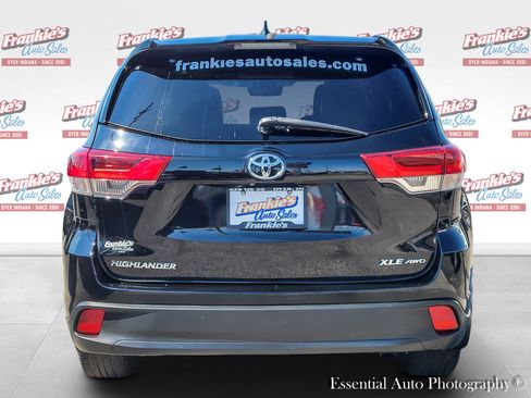 Used 2017 Toyota Highlander XLE w/ Carpet Mat Package AWD/4WD image 4