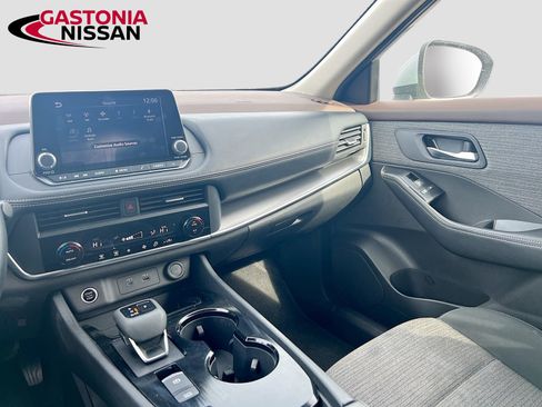 Used 2023 Nissan Rogue SV image 29