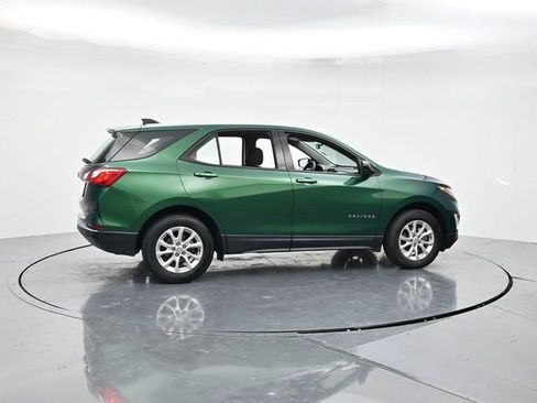 Used 2018 Chevrolet Equinox LS image 2