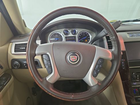 Used 2014 Cadillac Escalade ESV Premium image 16