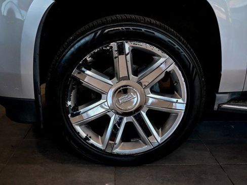 Used 2016 Cadillac Escalade Luxury AWD/4WD image 45