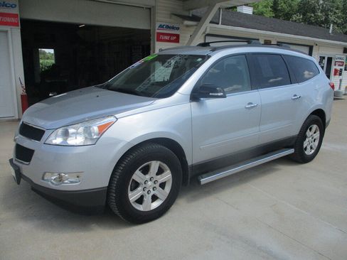 Used 2012 Chevrolet Traverse LT FWD image 12