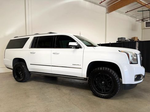 Used 2015 GMC Yukon XL Denali w/ Premium Package AWD/4WD image 5