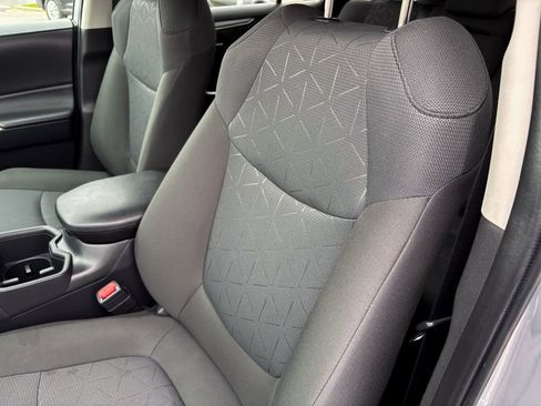 Used 2025 Toyota RAV4 XLE AWD/4WD image 20