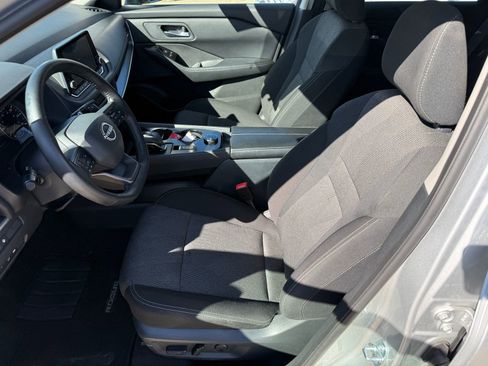 Certified 2025 Nissan Rogue SV image 25