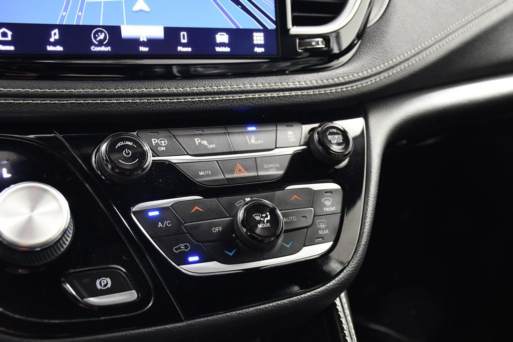 Used 2022 Chrysler Pacifica Limited w/ Uconnect Theater Family Group FWD image 30