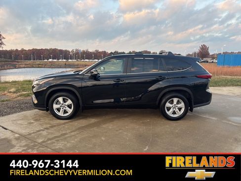 Used 2023 Toyota Highlander L image 2
