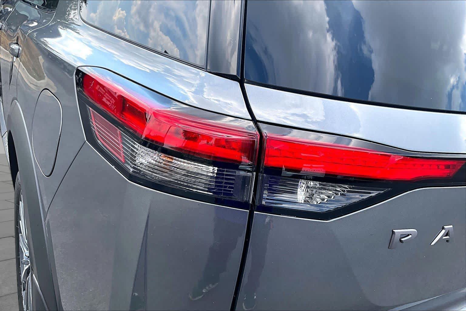 New 2026 Nissan Pathfinder Platinum FWD image 14
