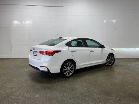 Used 2022 Hyundai Accent Limited FWD image 3