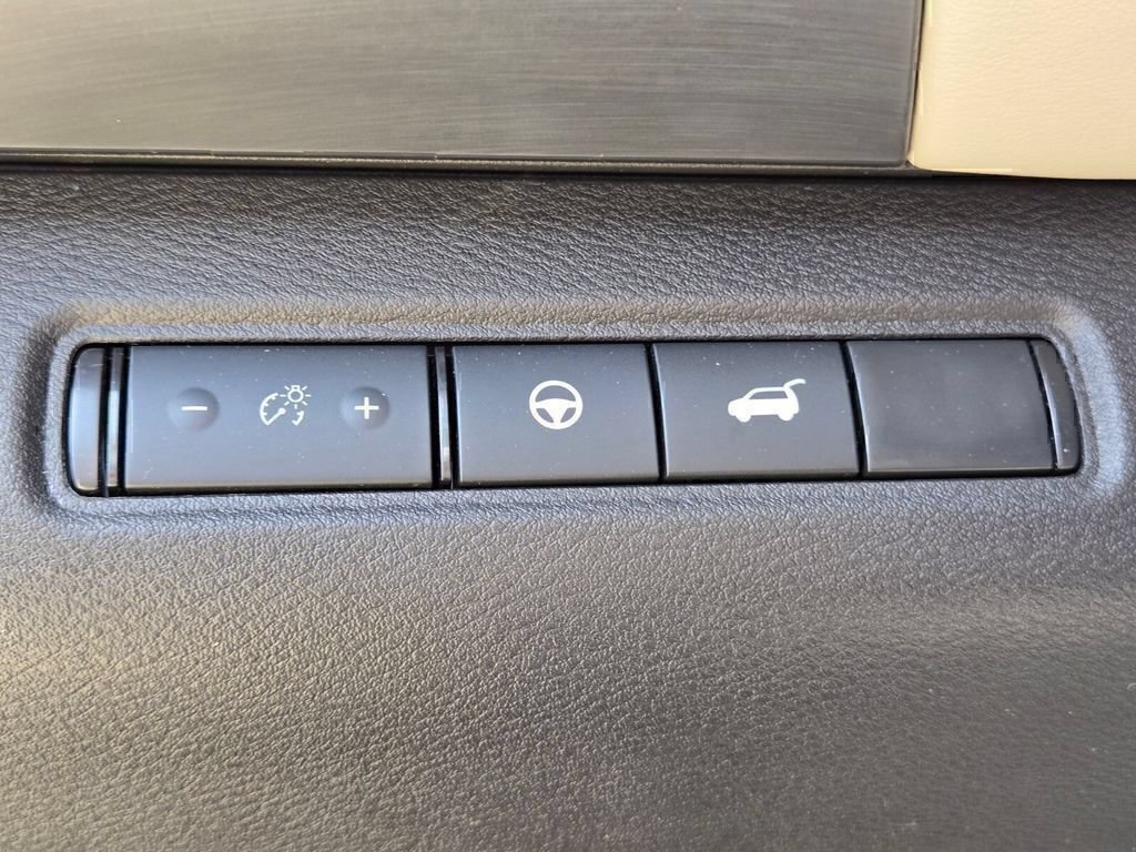 Used 2025 Nissan Pathfinder SL AWD/4WD image 38