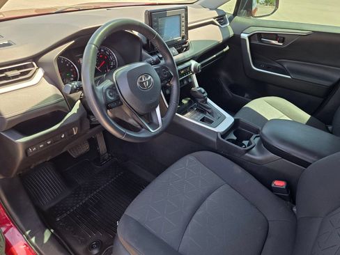 Used 2021 Toyota RAV4 XLE w/ XLE Grade Weather Package AWD/4WD image 7