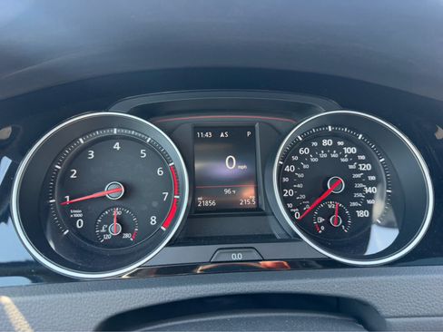 Used 2021 Volkswagen GTI Autobahn FWD image 9