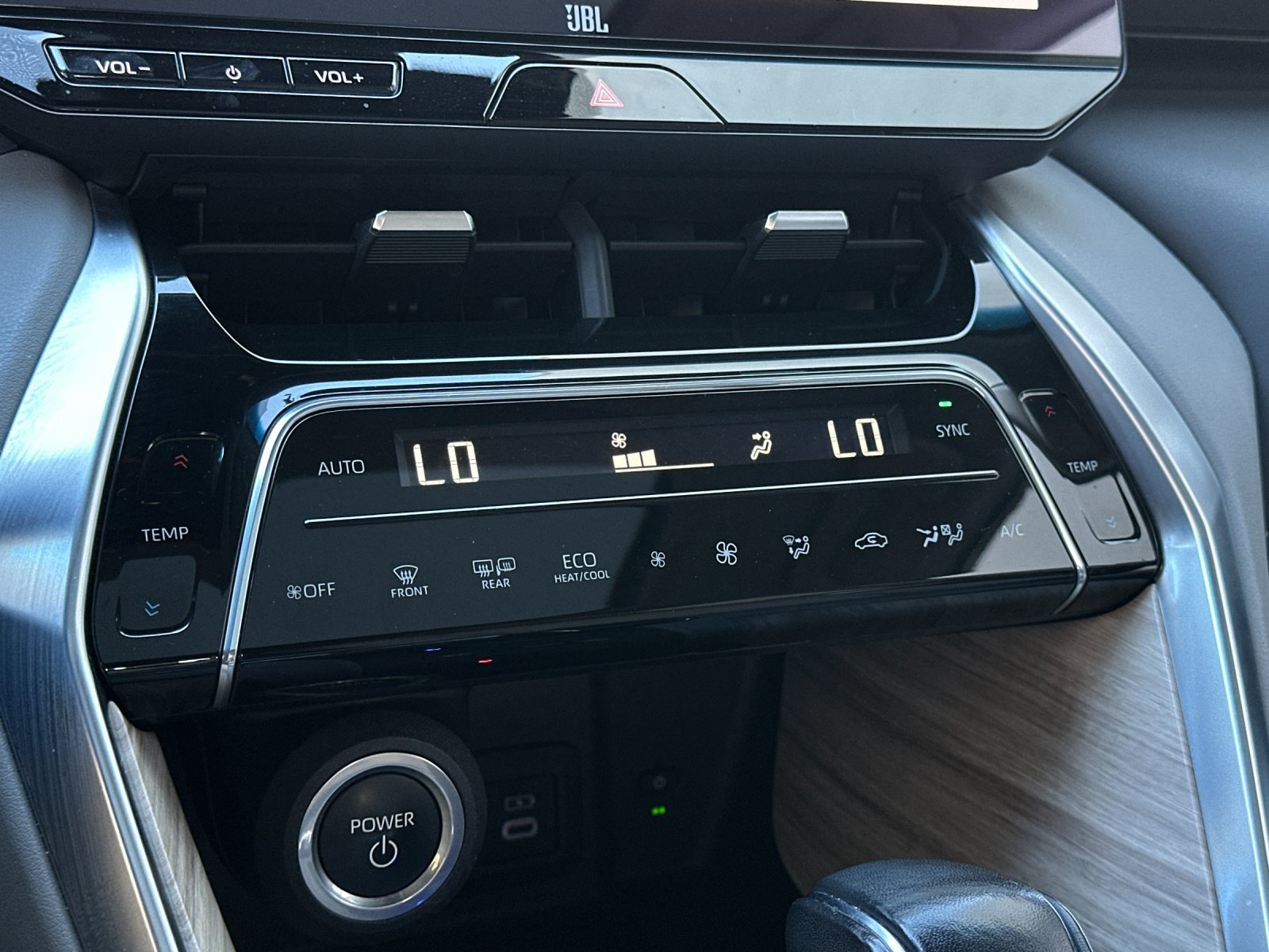 Used 2024 Toyota Venza Limited AWD/4WD image 19