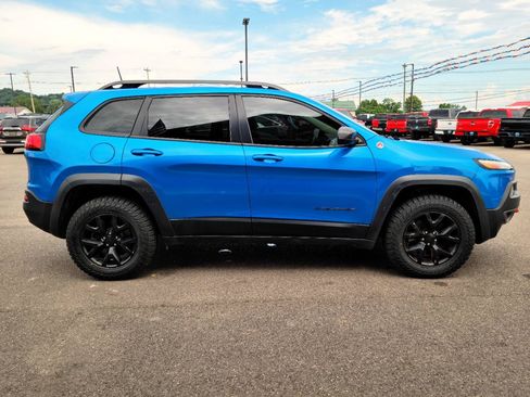 Used 2017 Jeep Cherokee Trailhawk w/ Cold Weather Group AWD/4WD image 20