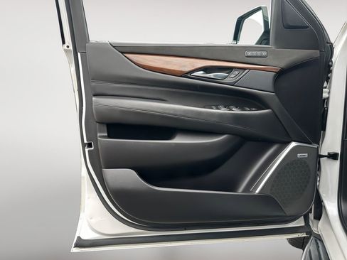 Used 2019 Cadillac Escalade Luxury image 14