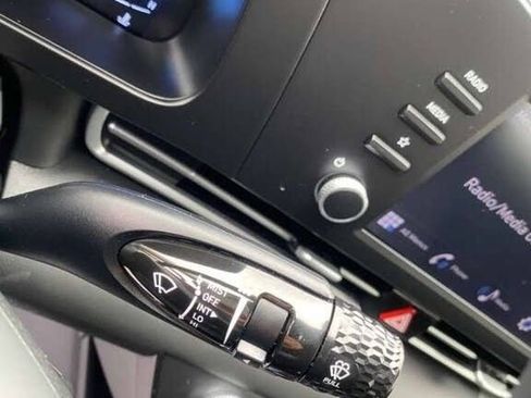 Used 2025 Hyundai Elantra SE image 19