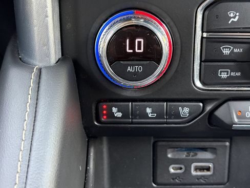 Used 2021 GMC Yukon SLT w/ SLT Premium Package AWD/4WD image 19