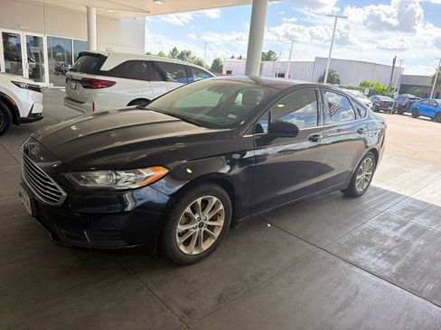 Used 2019 Ford Fusion SE FWD image 1