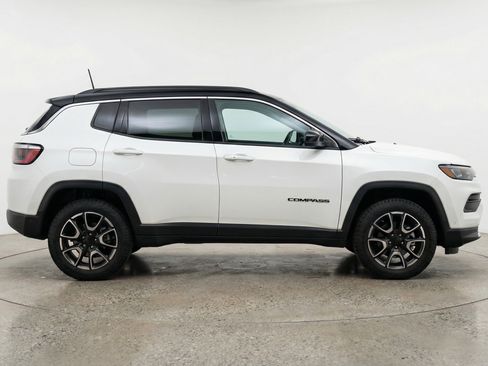 Used 2025 Jeep Compass Trailhawk w/ Trailer Tow Group image 11