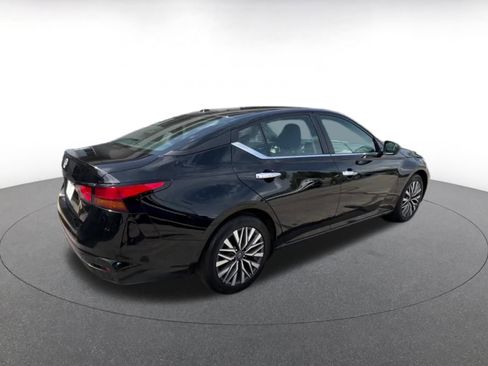 Used 2025 Nissan Altima 2.5 SV image 17