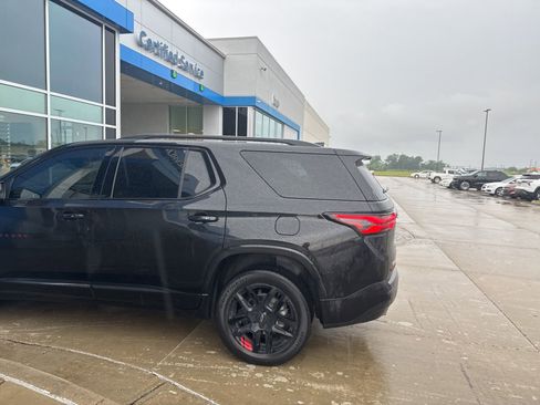 Used 2023 Chevrolet Traverse Premier w/ Redline Edition FWD image 9