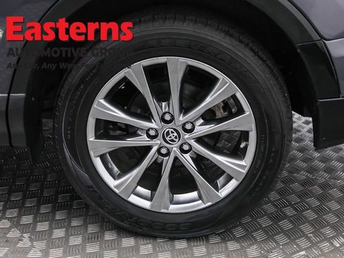 Used 2018 Toyota RAV4 Limited image 37
