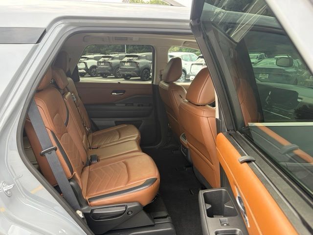 Certified 2022 Nissan Pathfinder Platinum w/ Cargo Package AWD/4WD image 34