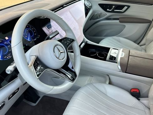 Used 2023 Mercedes-Benz EQS 580 4MATIC SUV image 9