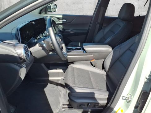 Used 2025 Chevrolet Equinox LT w/ Convenience Package II AWD/4WD image 4