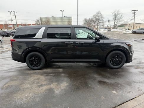 New 2026 Kia Carnival LX FWD image 3