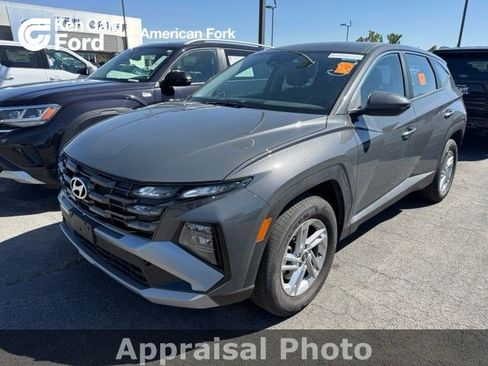 Used 2025 Hyundai Tucson SE AWD/4WD image 1