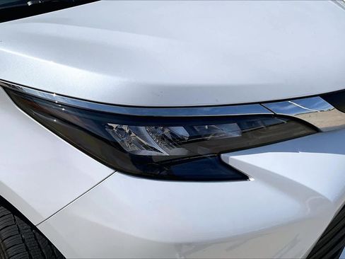 Used 2026 Toyota Sienna XLE FWD image 28