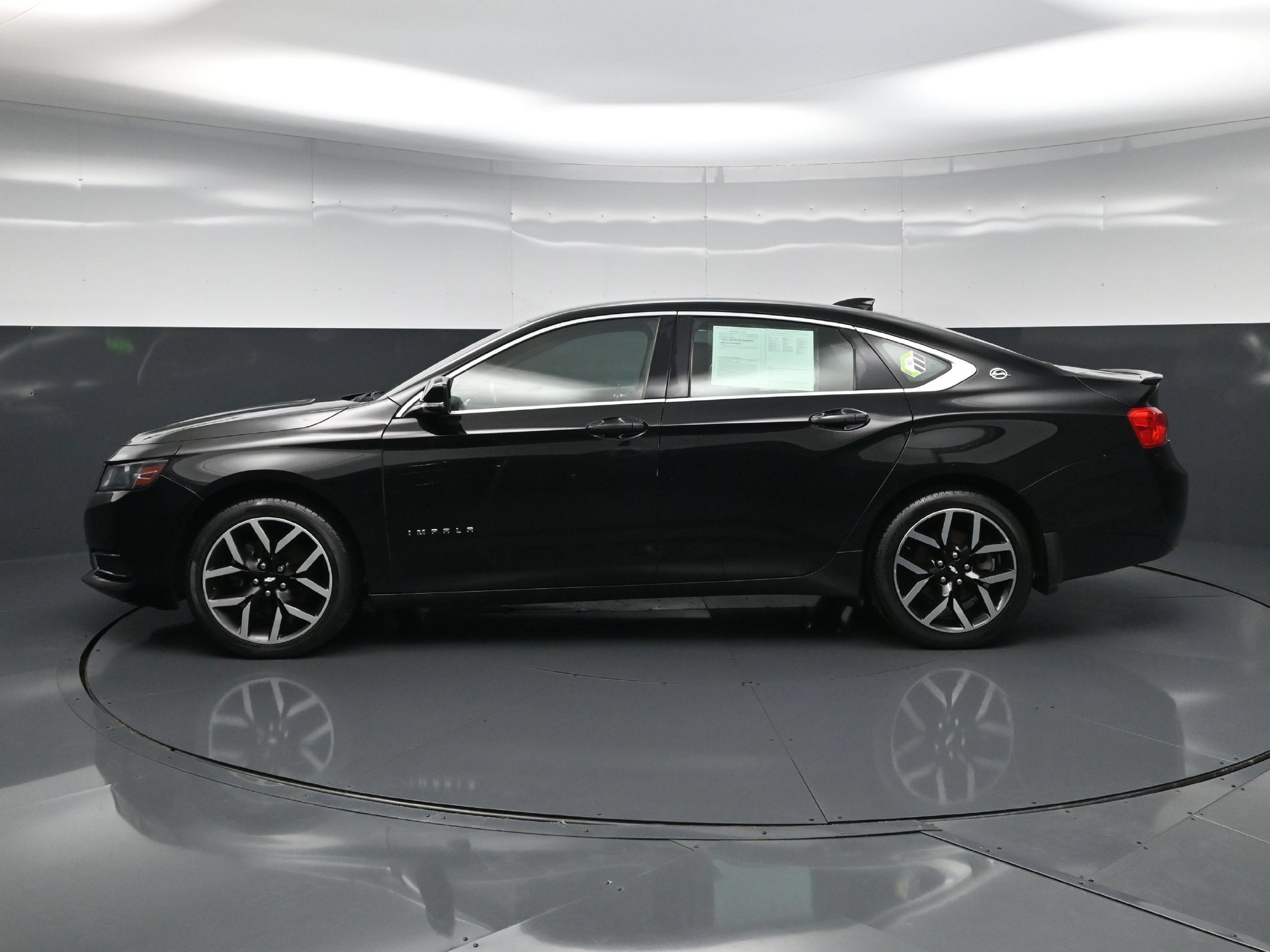 Used 2017 Chevrolet Impala LT FWD image 5