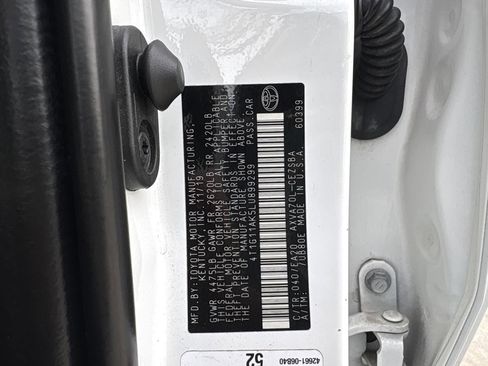 Used 2020 Toyota Camry SE w/ Carpet Mat Package image 27