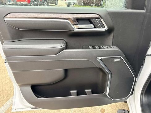 Used 2025 Chevrolet Silverado 1500 LTZ AWD/4WD image 24