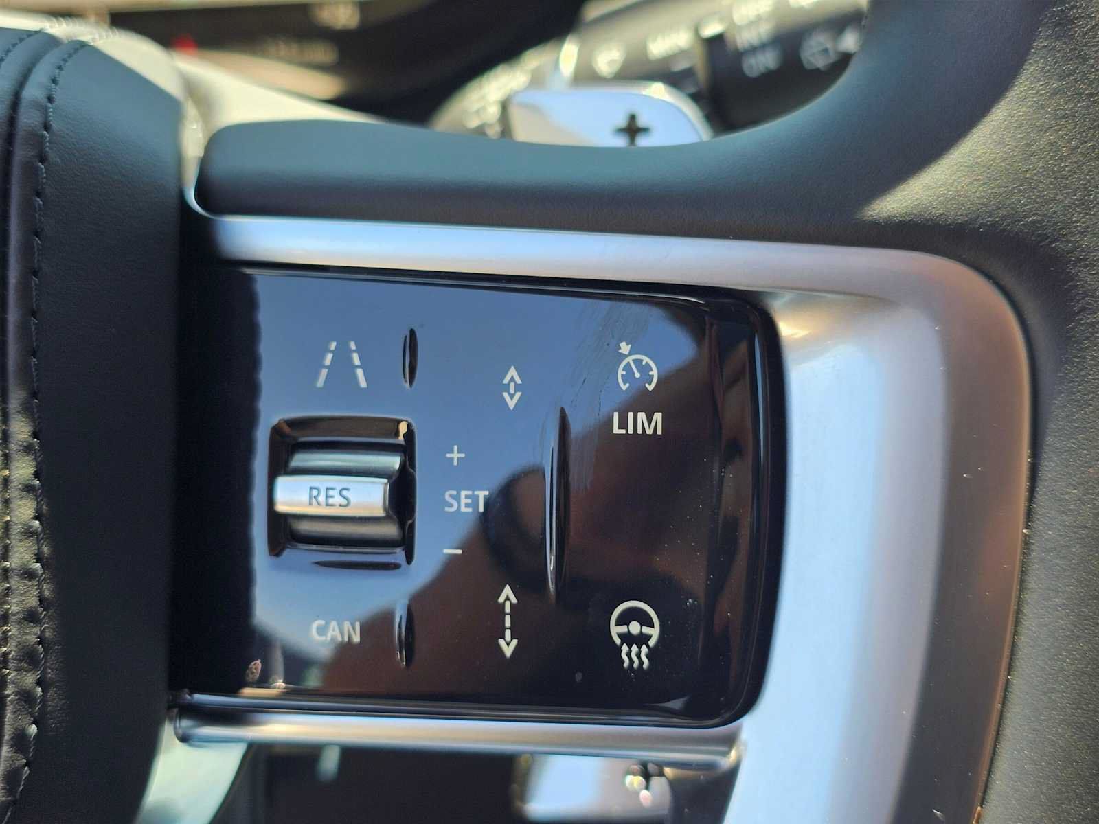 New 2025 Land Rover Range Rover SV AWD/4WD image 31