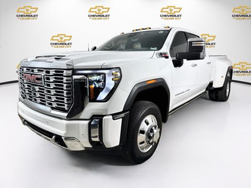 Used 2024 GMC Sierra 3500 Denali w/ Denali Reserve Package AWD/4WD image 3