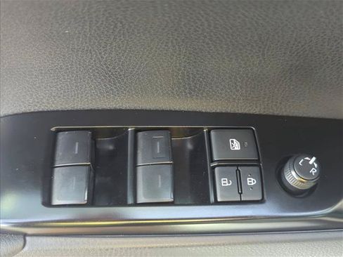 Used 2025 Toyota Camry SE w/ Convenience Package FWD image 10